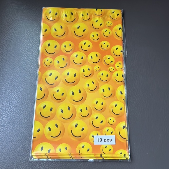 10 pcs Smiley Poly Mailers 6"x9" inches - Picture 4 of 5